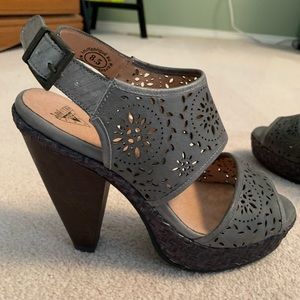 Brand New John Fluevog Grey Heeled Sandals, 8.5